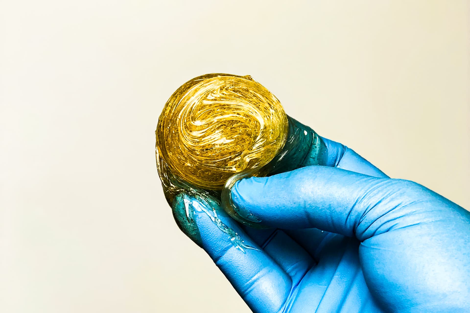 hand with sugar wax by evellere